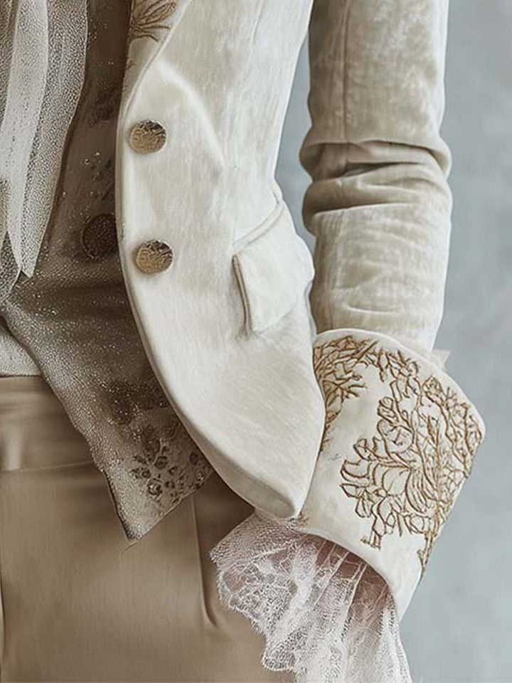Blazer Ricamato in Velluto Avorio con Maniche in Pizzo