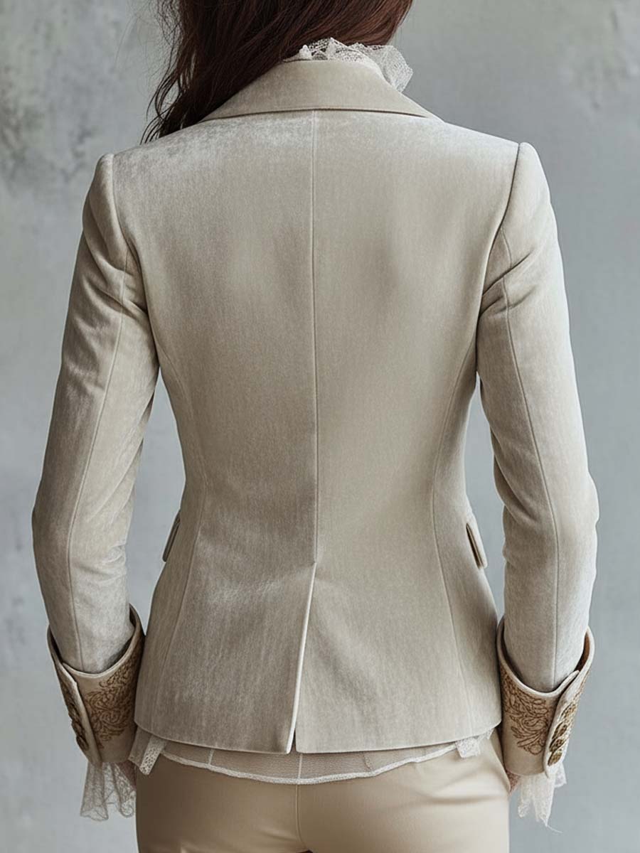 Blazer Ricamato in Velluto Avorio con Maniche in Pizzo