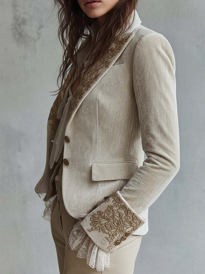Blazer Ricamato in Velluto Avorio con Maniche in Pizzo