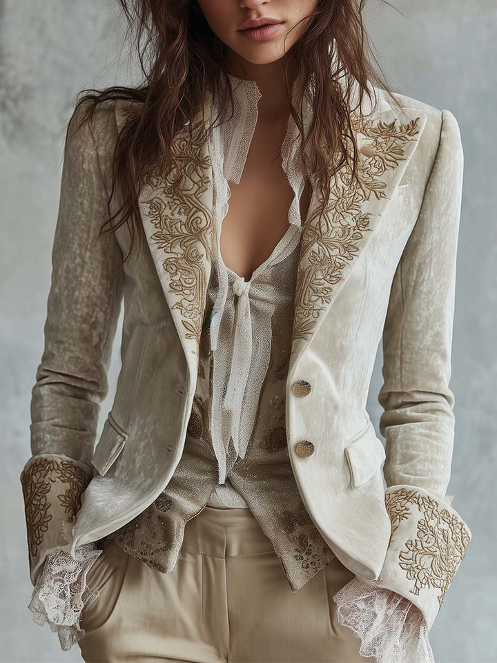 Blazer Ricamato in Velluto Avorio con Maniche in Pizzo