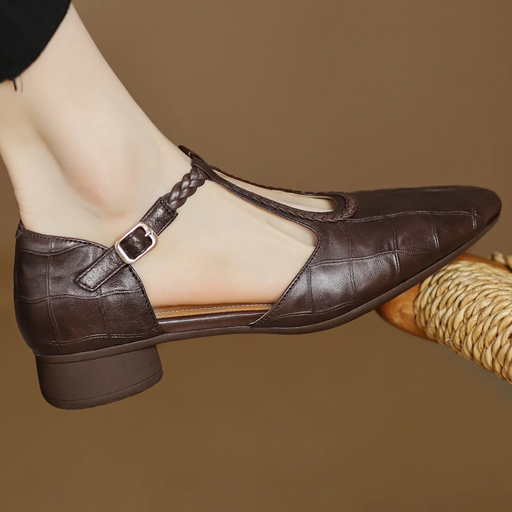 Scarpe in pelle intrecciata