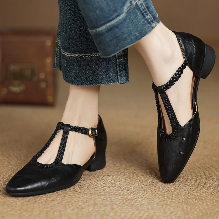 Scarpe in pelle intrecciata