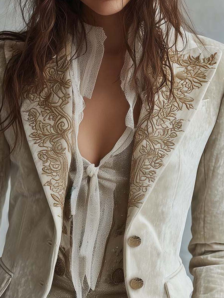 Blazer Ricamato in Velluto Avorio con Maniche in Pizzo