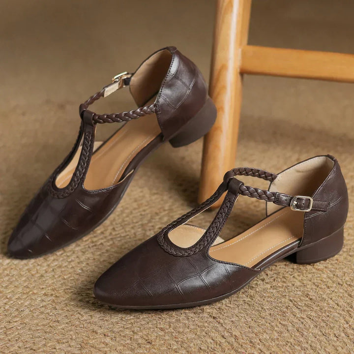 Scarpe in pelle intrecciata