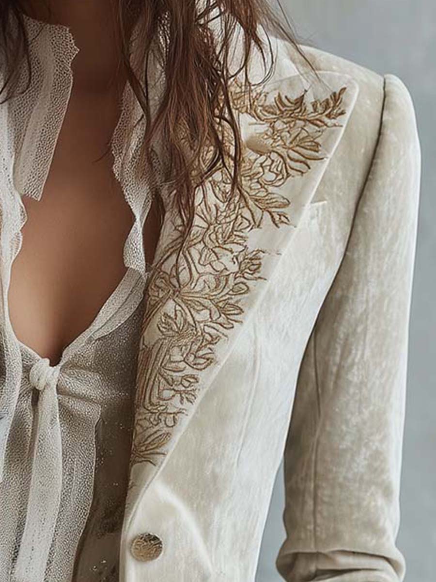 Blazer Ricamato in Velluto Avorio con Maniche in Pizzo